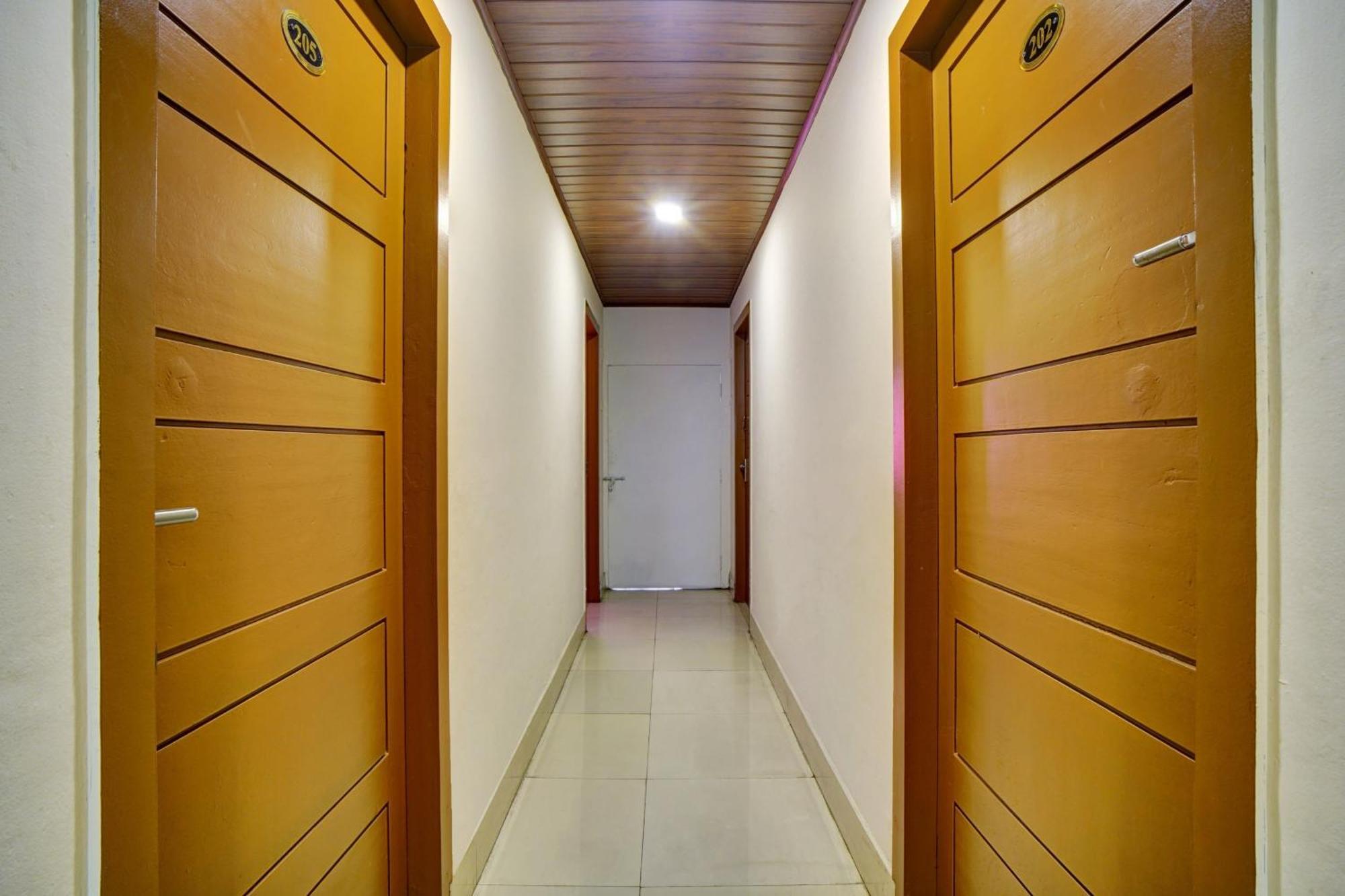 Hotel O Chiyang Hotel Angamaly Exterior photo